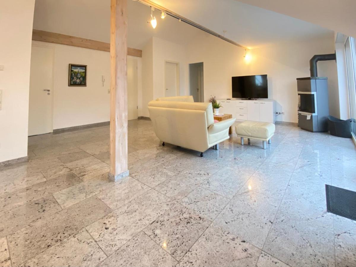 4 Zimmer Apartment, 125 Qm, Ruhig Und Zentrumsnah, Max 5 Pers, Dachterasse, Garage, 1000 Mbit Böblingen Exterior foto