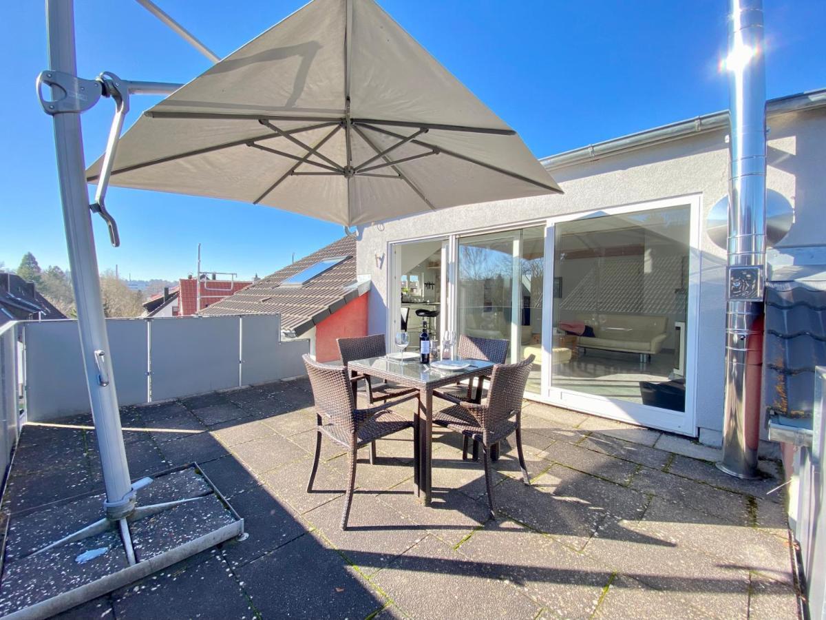 4 Zimmer Apartment, 125 Qm, Ruhig Und Zentrumsnah, Max 5 Pers, Dachterasse, Garage, 1000 Mbit Böblingen Exterior foto